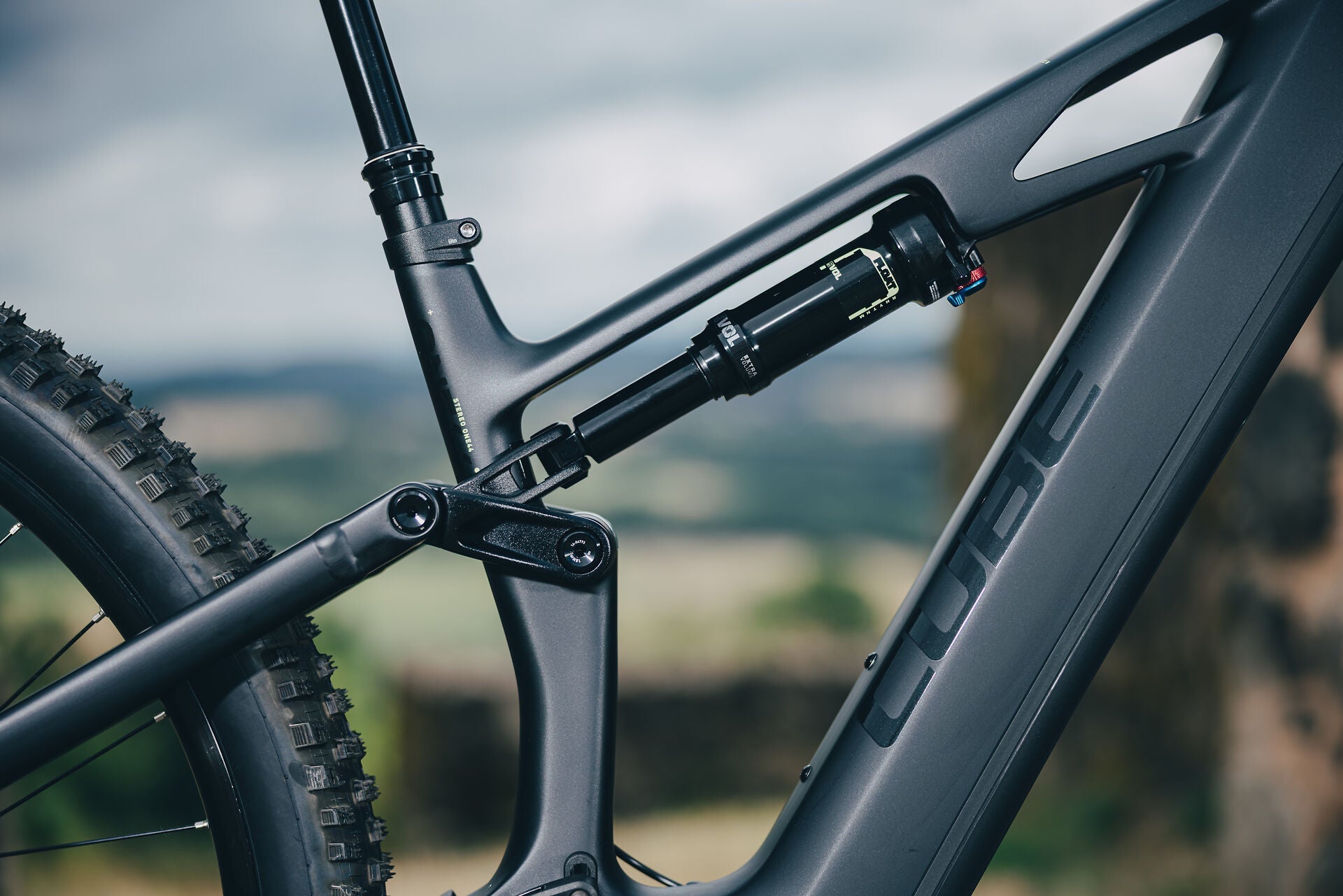 Cube Stereo Hybrid ONE44 HPC Race 800 coal´n´green 2027 – E-Mountainbike Fully – Detailansicht 5