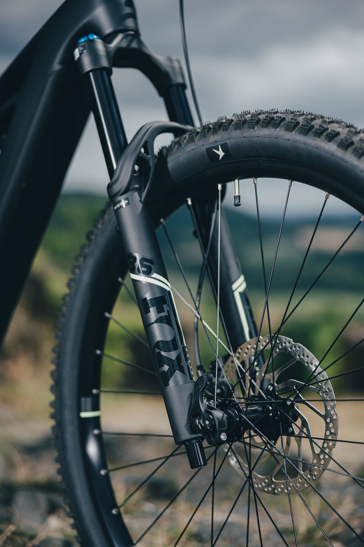 Cube Stereo Hybrid ONE44 HPC Race 800 coal´n´green 2027 – E-Mountainbike Fully – Detailansicht 12