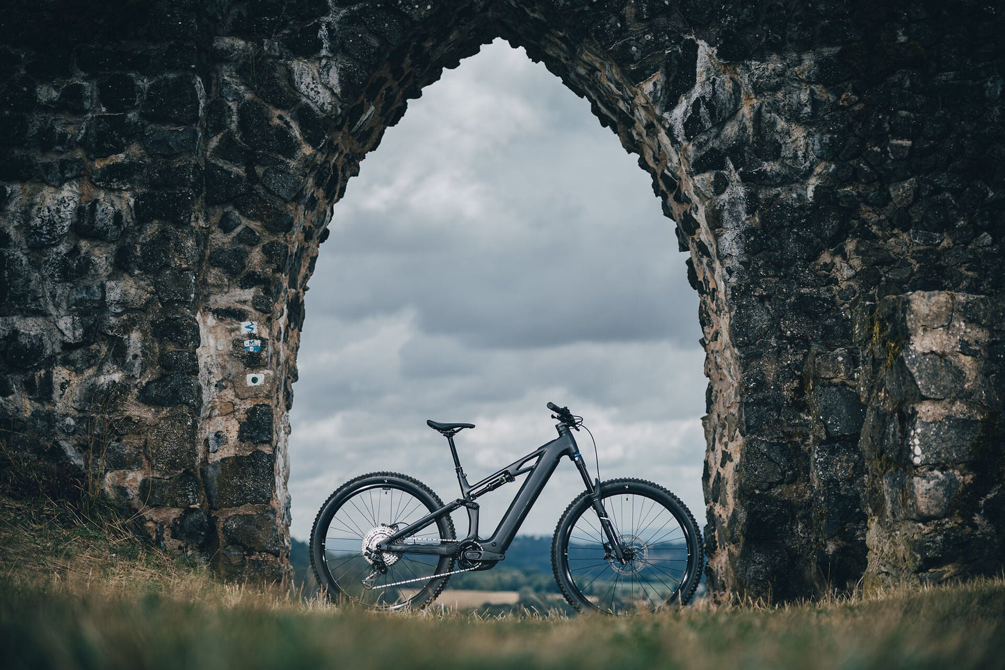 Cube Stereo Hybrid ONE44 HPC Race 800 coal´n´green 2027 – E-Mountainbike Fully – Seitenansicht 1