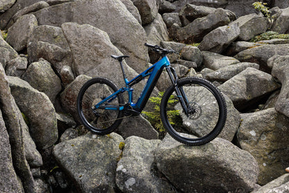 Cube Stereo Hybrid ONE44 HPC Race 800 nebula´n´prizm 2027 – E-Mountainbike Fully – Seitenansicht 3
