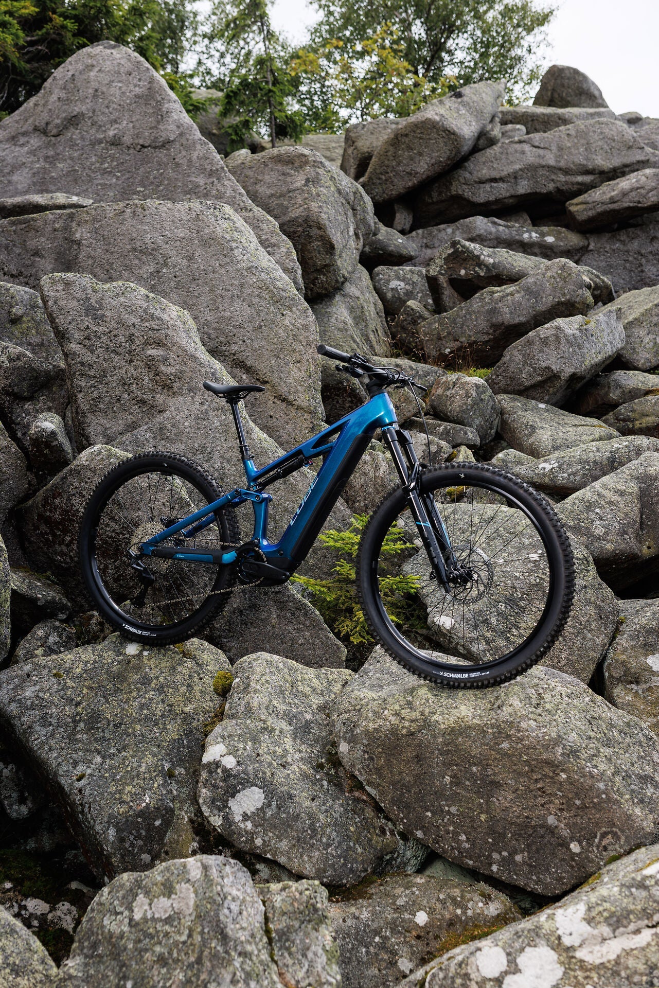 Cube Stereo Hybrid ONE44 HPC Race 800 nebula´n´prizm 2027 – E-Mountainbike Fully – Seitenansicht 4