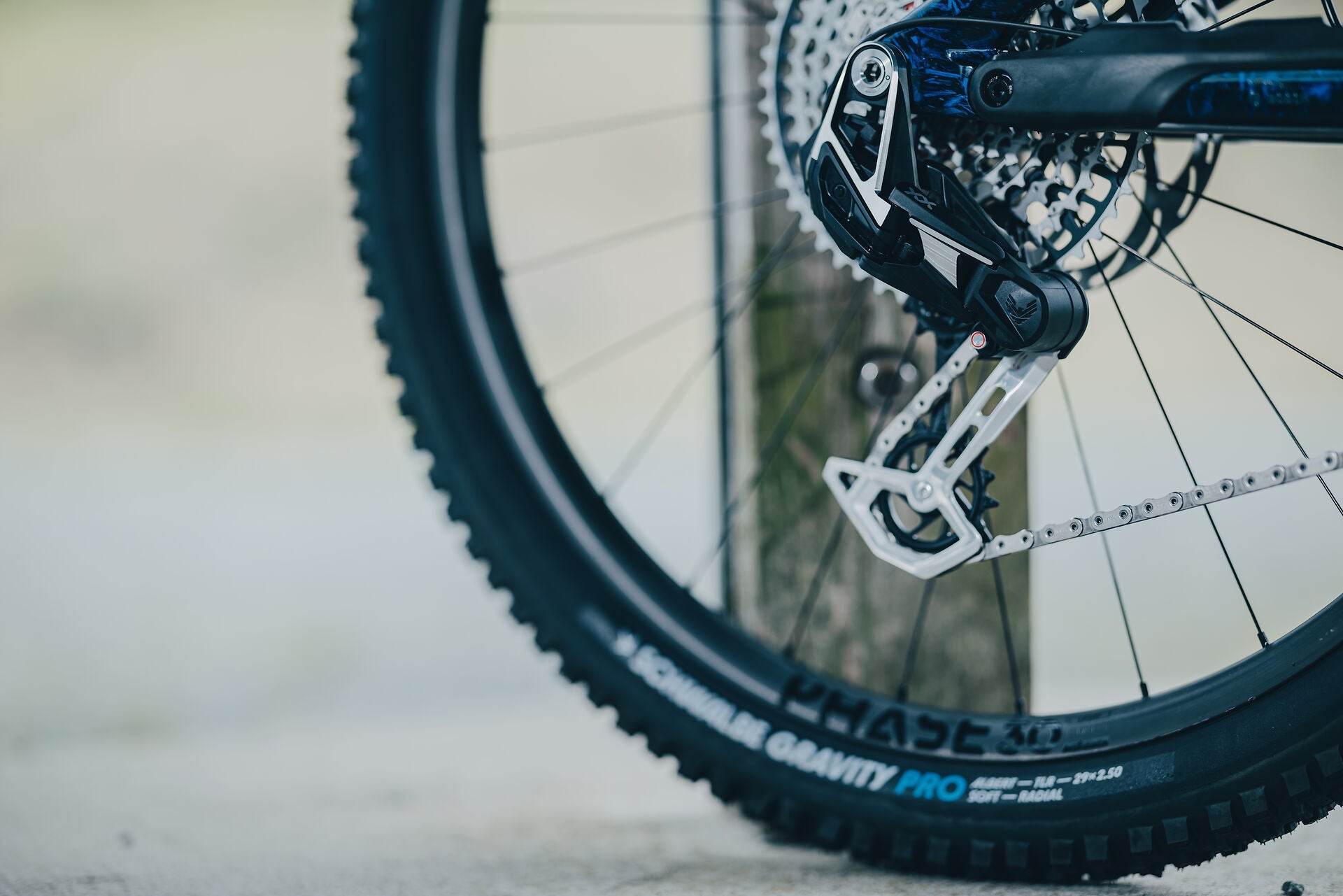 Cube Stereo Hybrid ONE44 HPC SLT 800 splinternavy´n´prizm 2027 – E-Mountainbike Fully – Detailansicht 2