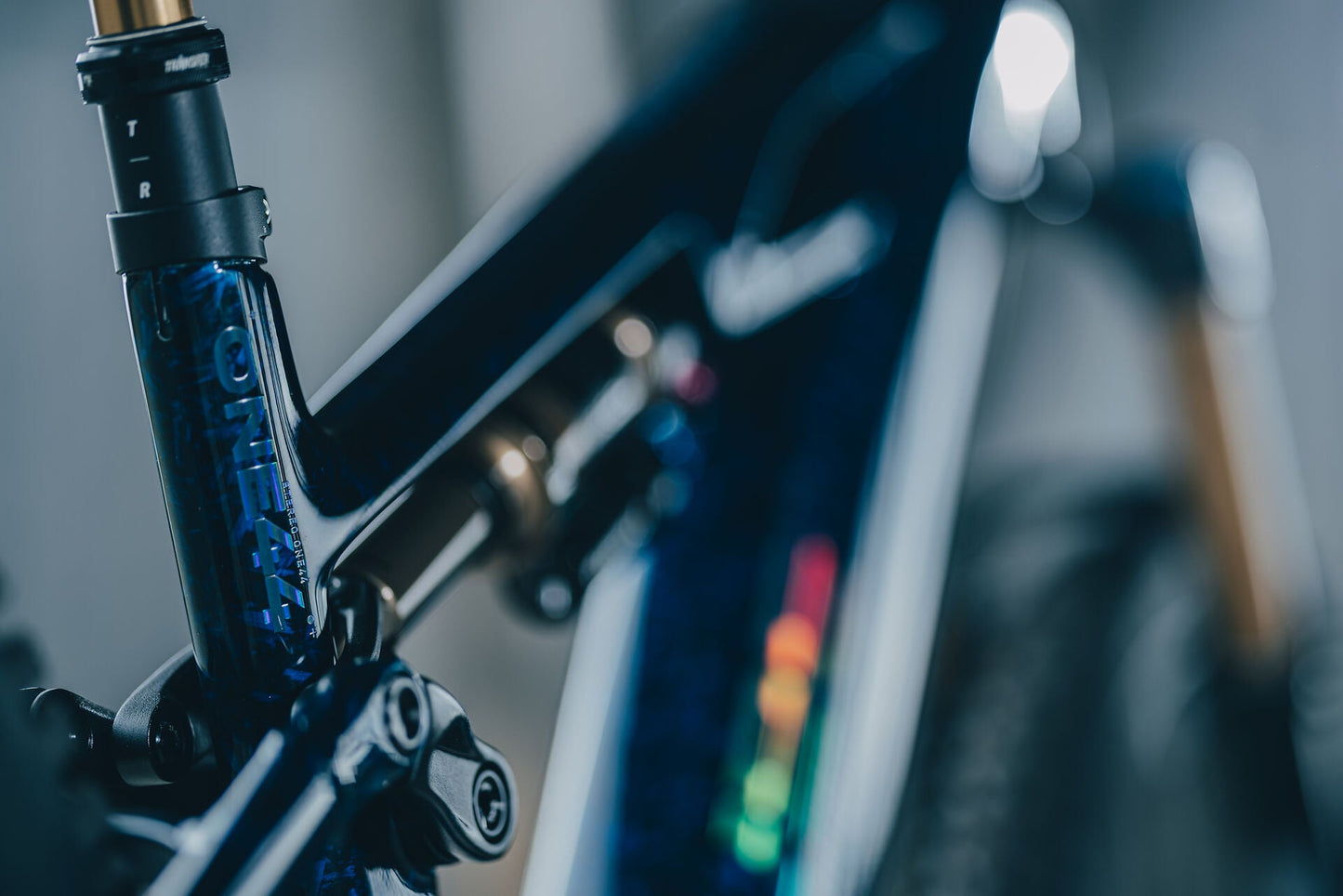 Cube Stereo Hybrid ONE44 HPC SLT 800 splinternavy´n´prizm 2027 – E-Mountainbike Fully – Detailansicht 8