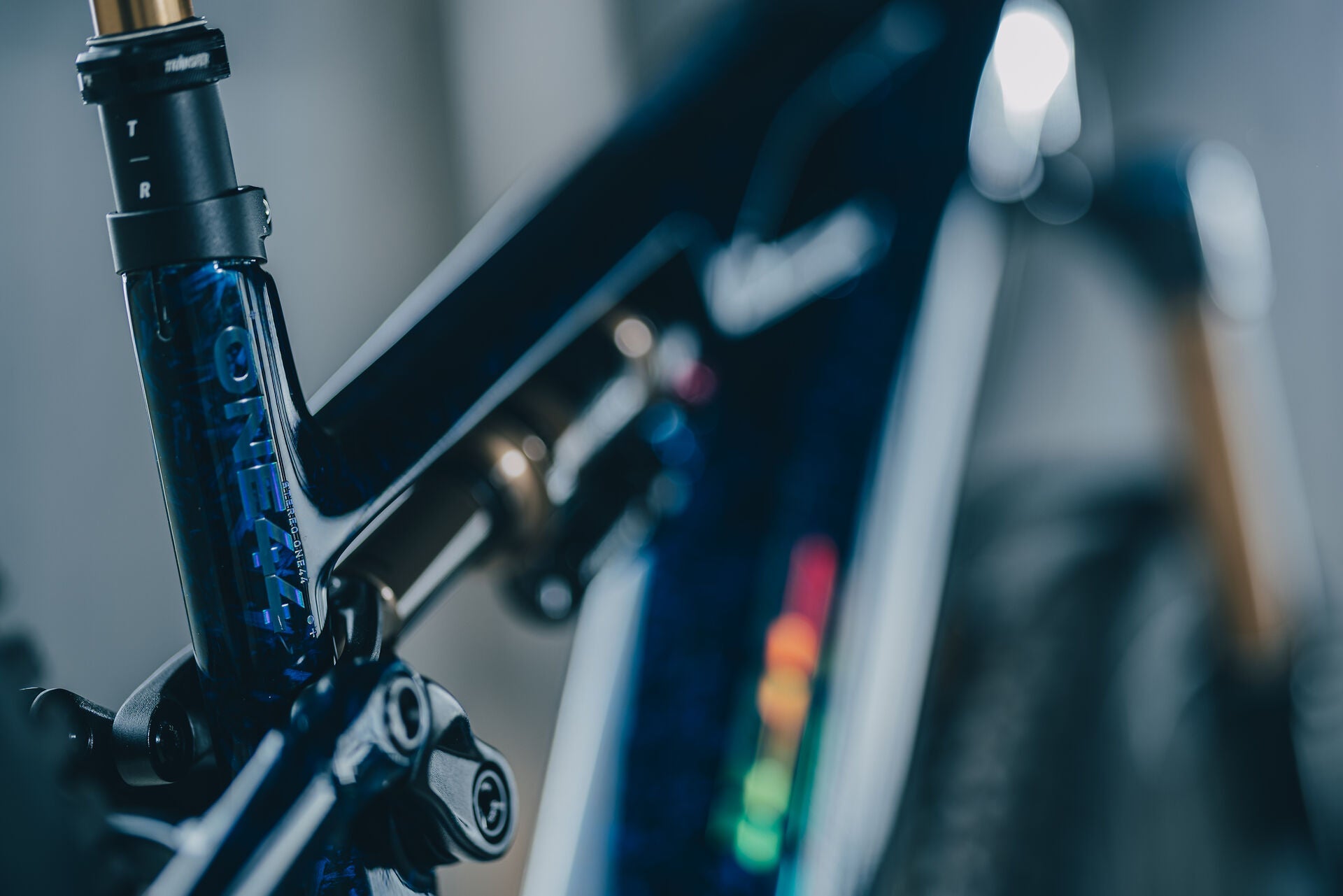 Cube Stereo Hybrid ONE44 HPC SLT 800 splinternavy´n´prizm 2027 – E-Mountainbike Fully – Detailansicht 8