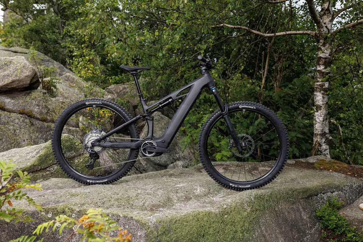 Cube Stereo Hybrid ONE44 HPC SLX 800 blackline 2027 – E-Mountainbike Fully – Seitenansicht 1