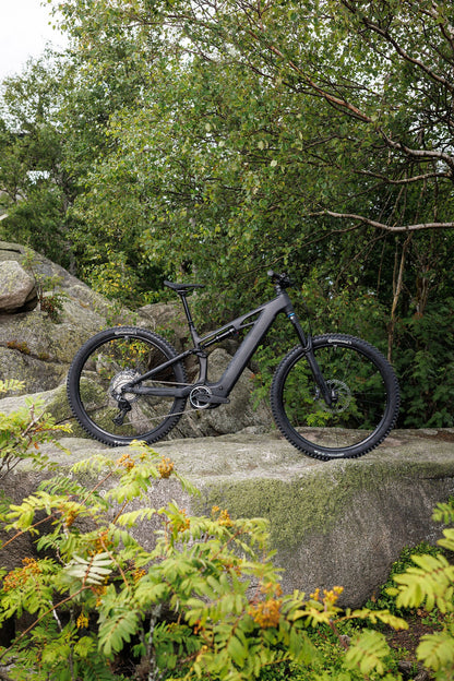 Cube Stereo Hybrid ONE44 HPC SLX 800 blackline 2027 – E-Mountainbike Fully – Seitenansicht 2