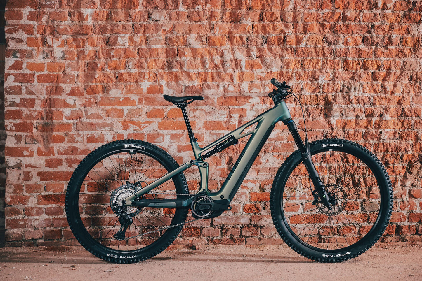 Cube Stereo Hybrid ONE44 HPC SLX 800 jungali´n´black 2027 – E-Mountainbike Fully – Seitenansicht 1