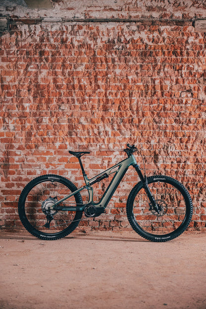 Cube Stereo Hybrid ONE44 HPC SLX 800 jungali´n´black 2027 – E-Mountainbike Fully – Seitenansicht 2