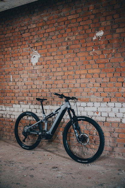 Cube Stereo Hybrid ONE44 HPC SLX Evo 800 slategrey´n´prizm 2027 – E-Mountainbike Fully – Seitenansicht 3
