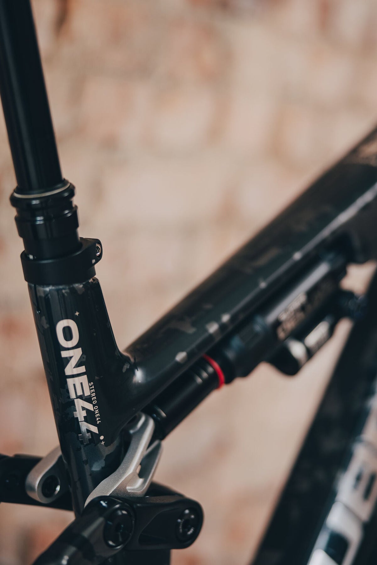 Cube Stereo Hybrid ONE44 HPC Super TM 800 graphiteglitch´n´grey 2027 – E-Mountainbike Fully – Detailansicht 14