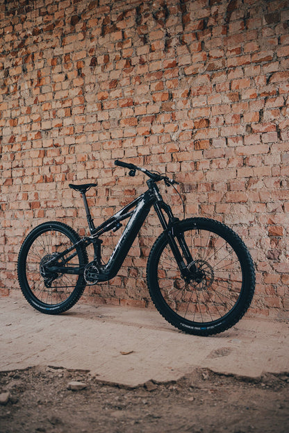 Cube Stereo Hybrid ONE44 HPC Super TM 800 graphiteglitch´n´grey 2027 – E-Mountainbike Fully – Seitenansicht 3