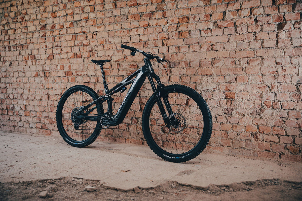 Cube Stereo Hybrid ONE44 HPC Super TM 800 graphiteglitch´n´grey 2027 – E-Mountainbike Fully – Seitenansicht 4