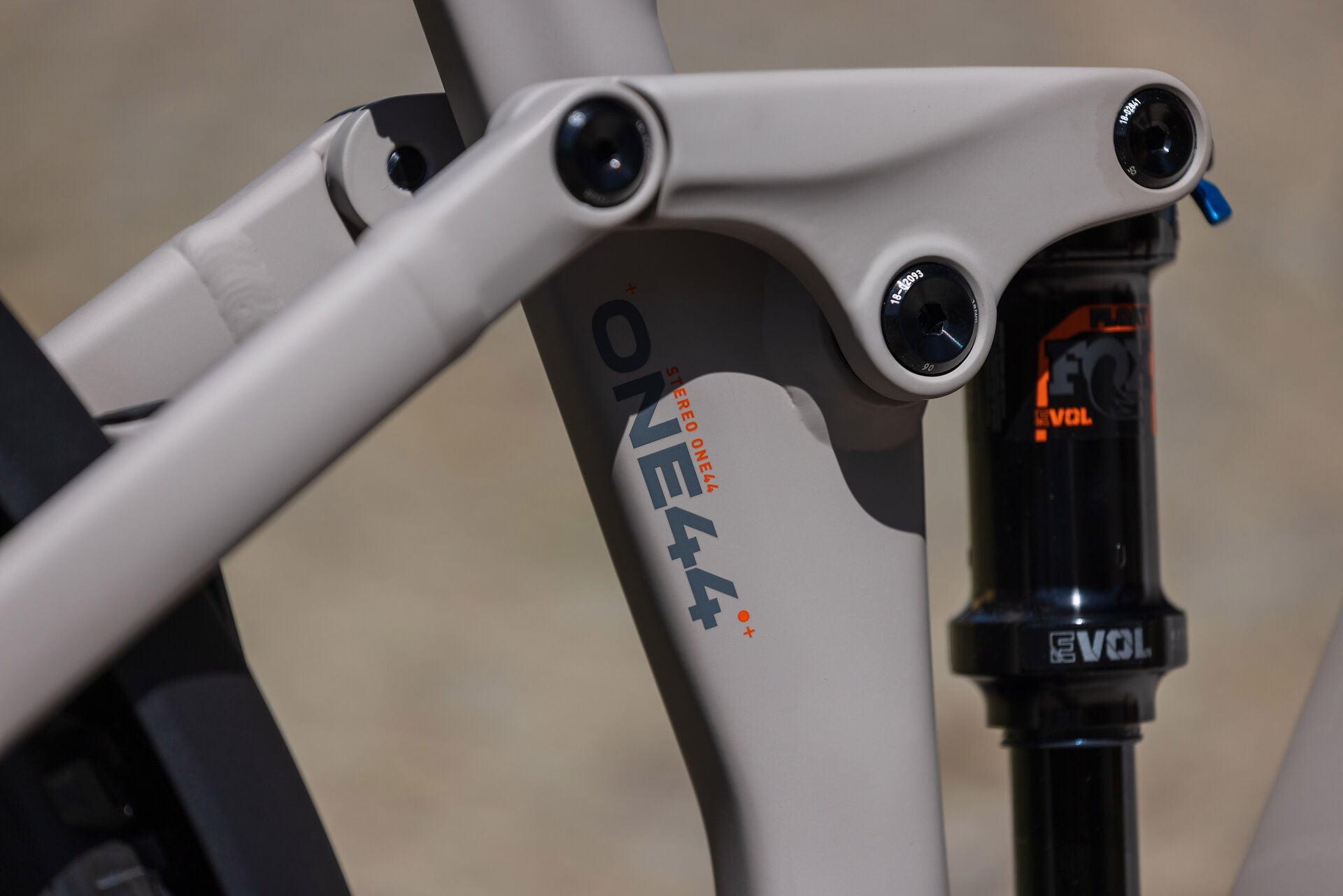 Cube Stereo Hybrid ONE44 SLX 800 FE oatgrey´n´grey 2027 – E-Mountainbike Fully – Detailansicht 5