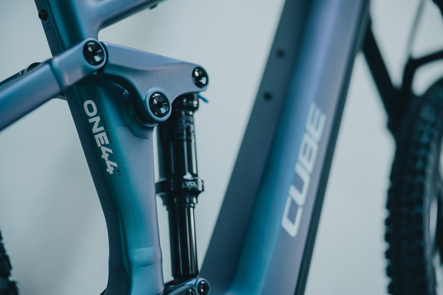 Cube Stereo Hybrid ONE44 SLX 800 smaragdgrey´n´chrome 2027 – E-Mountainbike Fully – Detailansicht 4