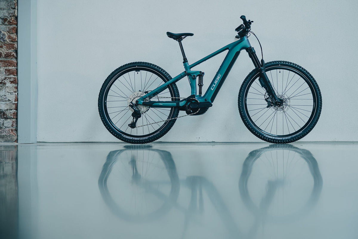 Cube Stereo Hybrid ONE44 SLX 800 smaragdgrey´n´chrome 2027 – E-Mountainbike Fully – Seitenansicht 1
