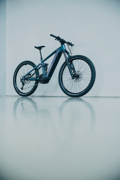 Cube Stereo Hybrid ONE44 SLX 800 smaragdgrey´n´chrome 2027 – E-Mountainbike Fully – Seitenansicht 3