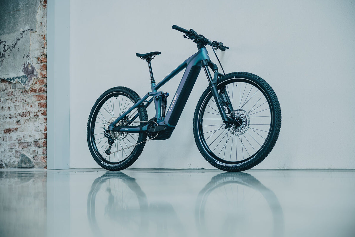 Cube Stereo Hybrid ONE44 SLX 800 smaragdgrey´n´chrome 2027 – E-Mountainbike Fully – Seitenansicht 4