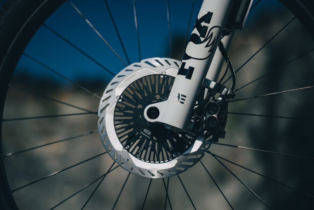Cube Stereo Hybrid ONE77 HPC AT 800 carbon´n´white 2027 – E-Mountainbike Fully – Detailansicht 14