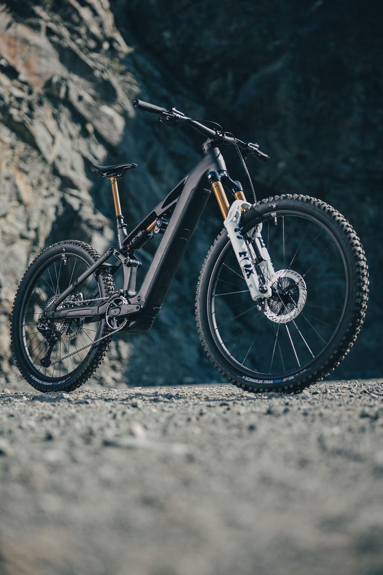 Cube Stereo Hybrid ONE77 HPC AT 800 carbon´n´white 2027 – E-Mountainbike Fully – Seitenansicht 1