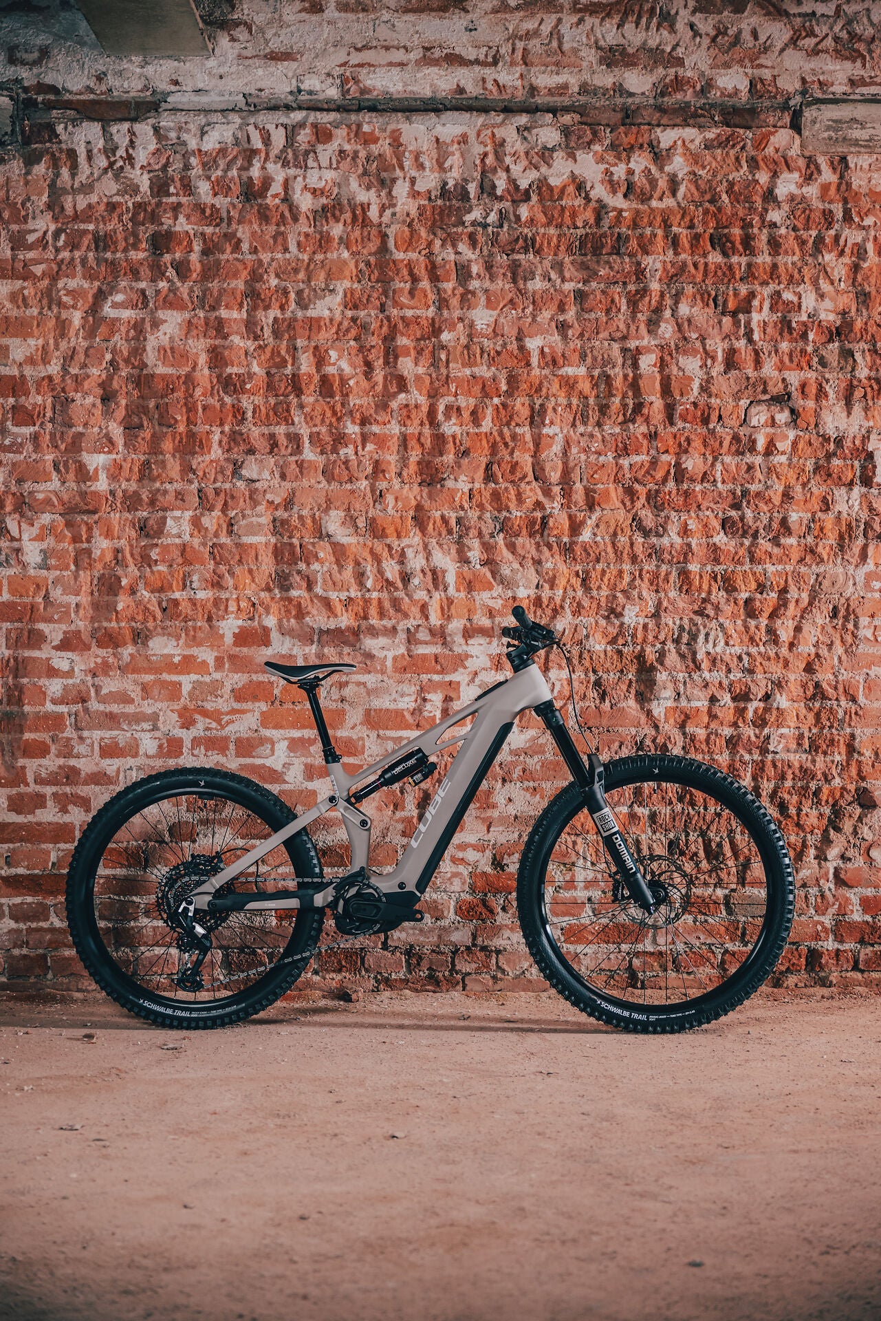 Cube Stereo Hybrid ONE77 HPC Race 800 oatgrey´n´yellow 2027 – E-Mountainbike Fully – Seitenansicht 2