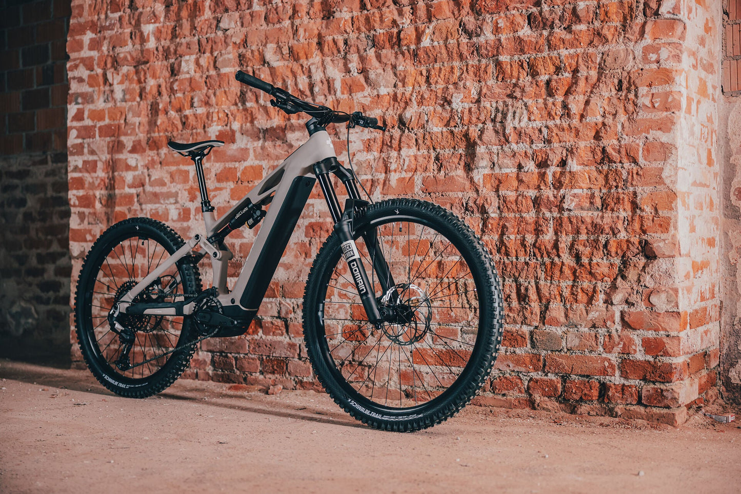 Cube Stereo Hybrid ONE77 HPC Race 800 oatgrey´n´yellow 2027 – E-Mountainbike Fully – Seitenansicht 3