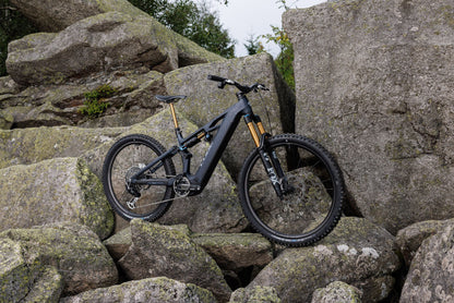 Cube Stereo Hybrid ONE77 HPC SLT 800 bluegalaxy´n´grey 2027 – E-Mountainbike Fully – Seitenansicht 2