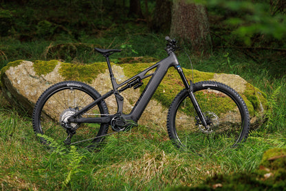 Cube Stereo Hybrid ONE77 HPC SLX 800 blackline 2027 – E-Mountainbike Fully – Seitenansicht 1