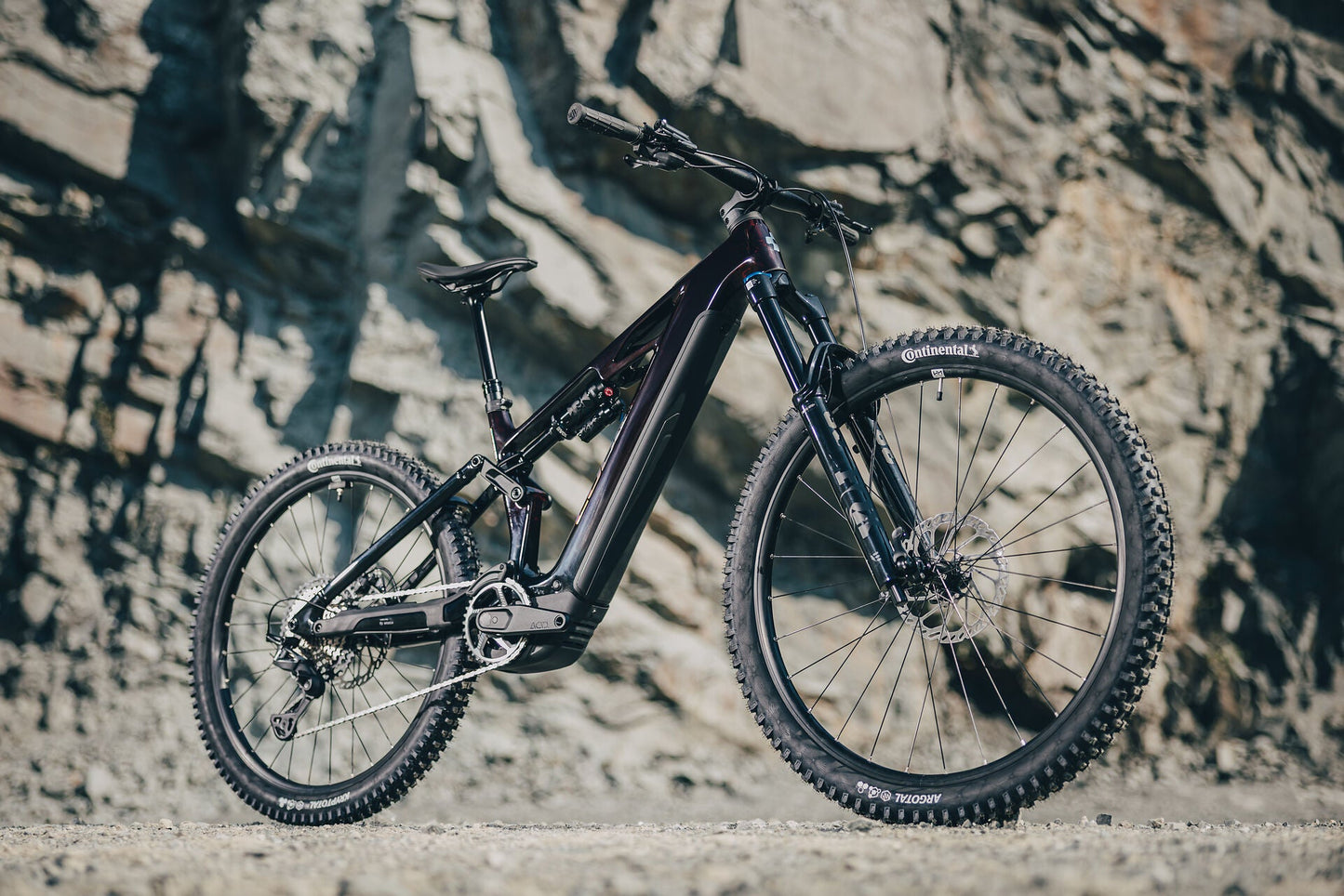 Cube Stereo Hybrid ONE77 HPC SLX 800 liquidred´n´black 2027 – E-Mountainbike Fully – Seitenansicht 3