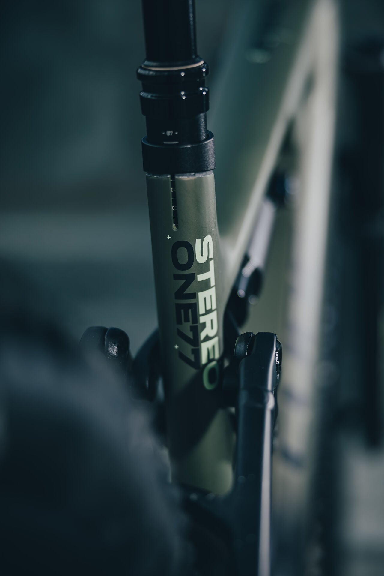 Cube Stereo Hybrid ONE77 HPC TM 800 reedgreen´n´gills 2027 – E-Mountainbike Fully – Detailansicht 10