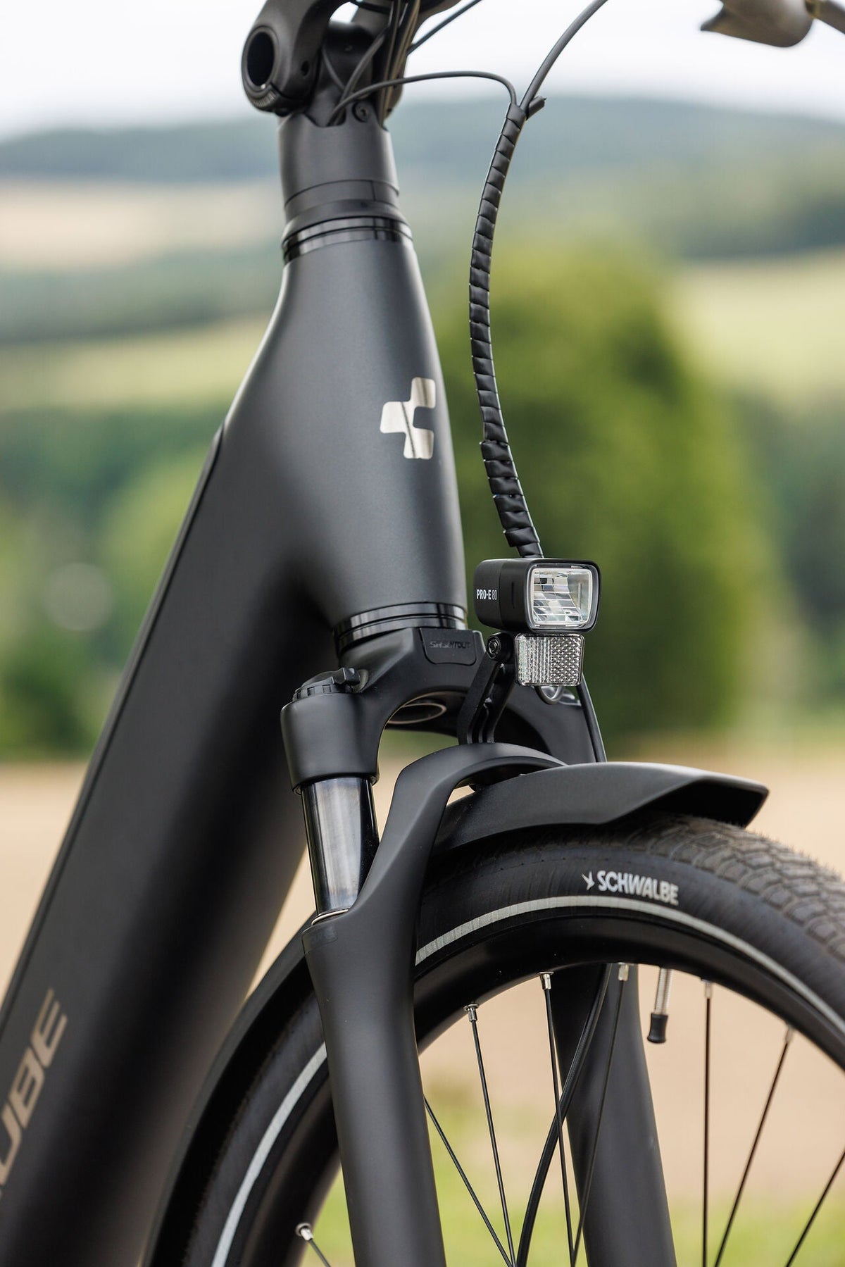 Cube Supreme Hybrid Comfort Pro 600 grey´n´chrome Easy Entry 2027 – E-Trekkingrad – Detailansicht 2