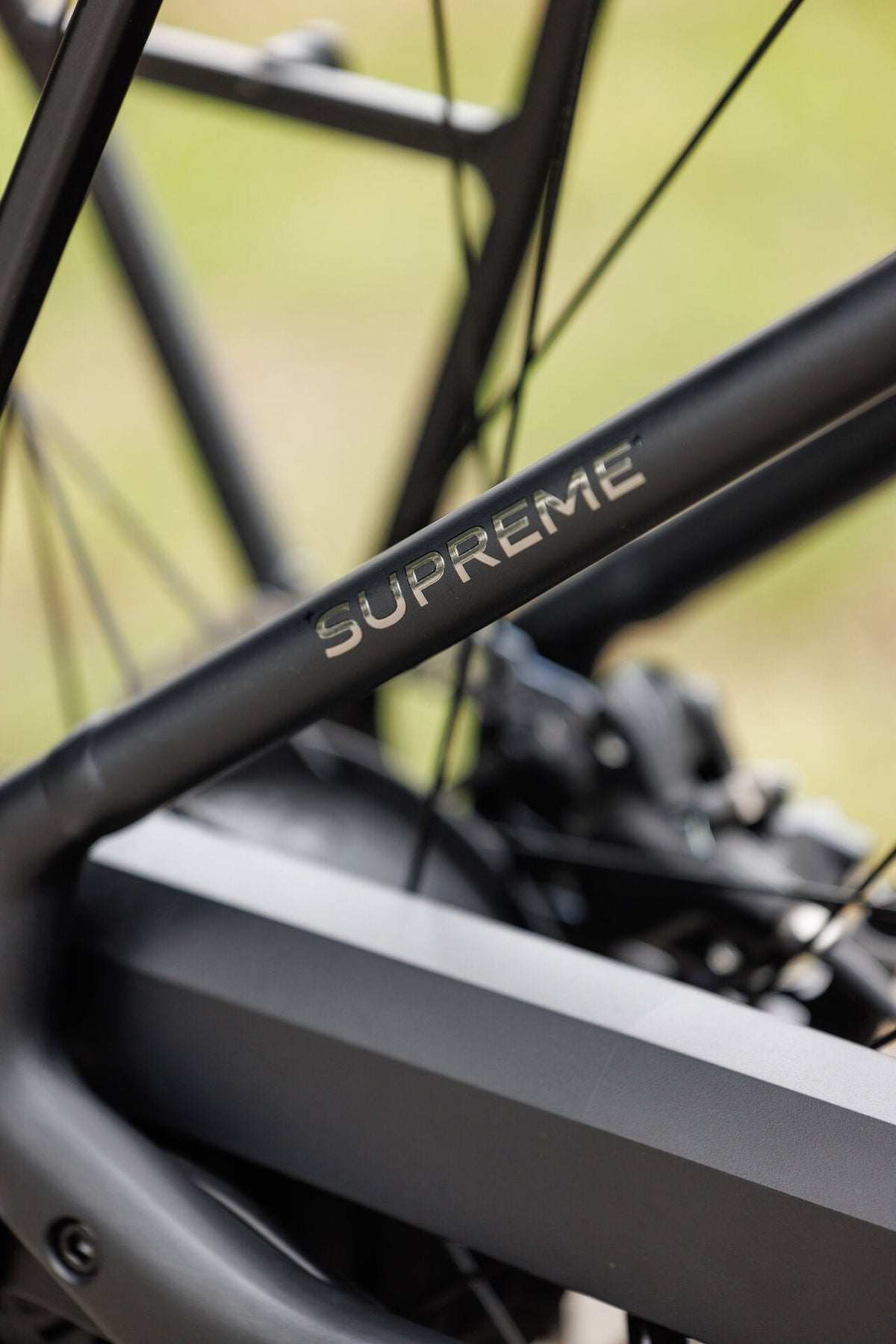 Cube Supreme Hybrid Comfort Pro 600 grey´n´chrome Easy Entry 2027 – E-Trekkingrad – Detailansicht 8