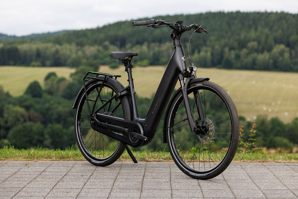 Cube Supreme Hybrid Comfort Pro 600 grey´n´chrome Easy Entry 2027 – E-Trekkingrad – Seitenansicht 3