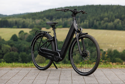 Cube Supreme Hybrid Comfort Pro 600 grey´n´chrome Easy Entry 2027 – E-Trekkingrad – Seitenansicht 3
