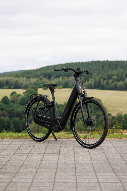Cube Supreme Hybrid Comfort Pro 600 grey´n´chrome Easy Entry 2027 – E-Trekkingrad – Seitenansicht 4