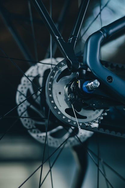 Cube Supreme Hybrid Deluxe ONE 600 navyblack´n´black Easy Entry 2027 – E-Trekkingrad – Detailansicht 2