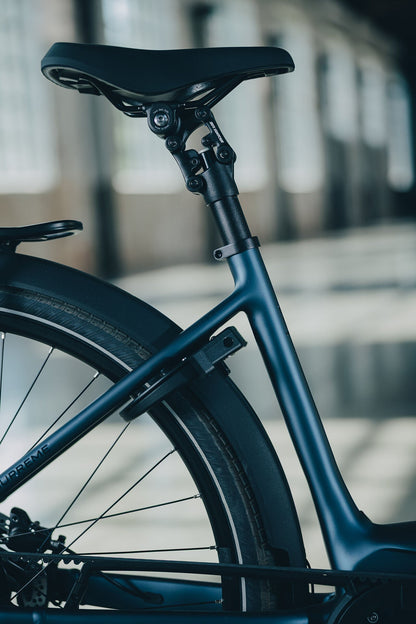 Cube Supreme Hybrid Deluxe ONE 600 navyblack´n´black Easy Entry 2027 – E-Trekkingrad – Detailansicht 5