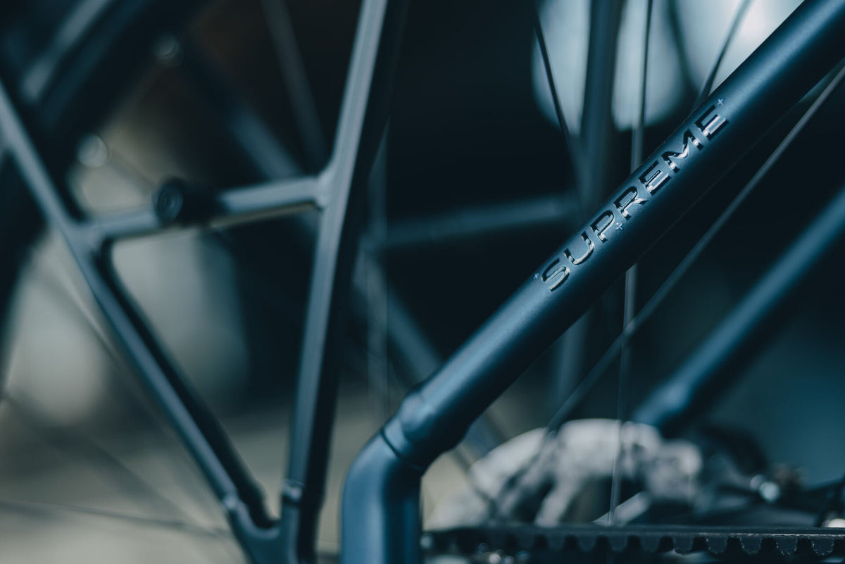 Cube Supreme Hybrid Deluxe ONE 600 navyblack´n´black Easy Entry 2027 – E-Trekkingrad – Detailansicht 9