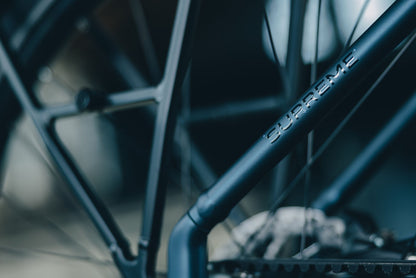Cube Supreme Hybrid Deluxe ONE 600 navyblack´n´black Easy Entry 2027 – E-Trekkingrad – Detailansicht 9
