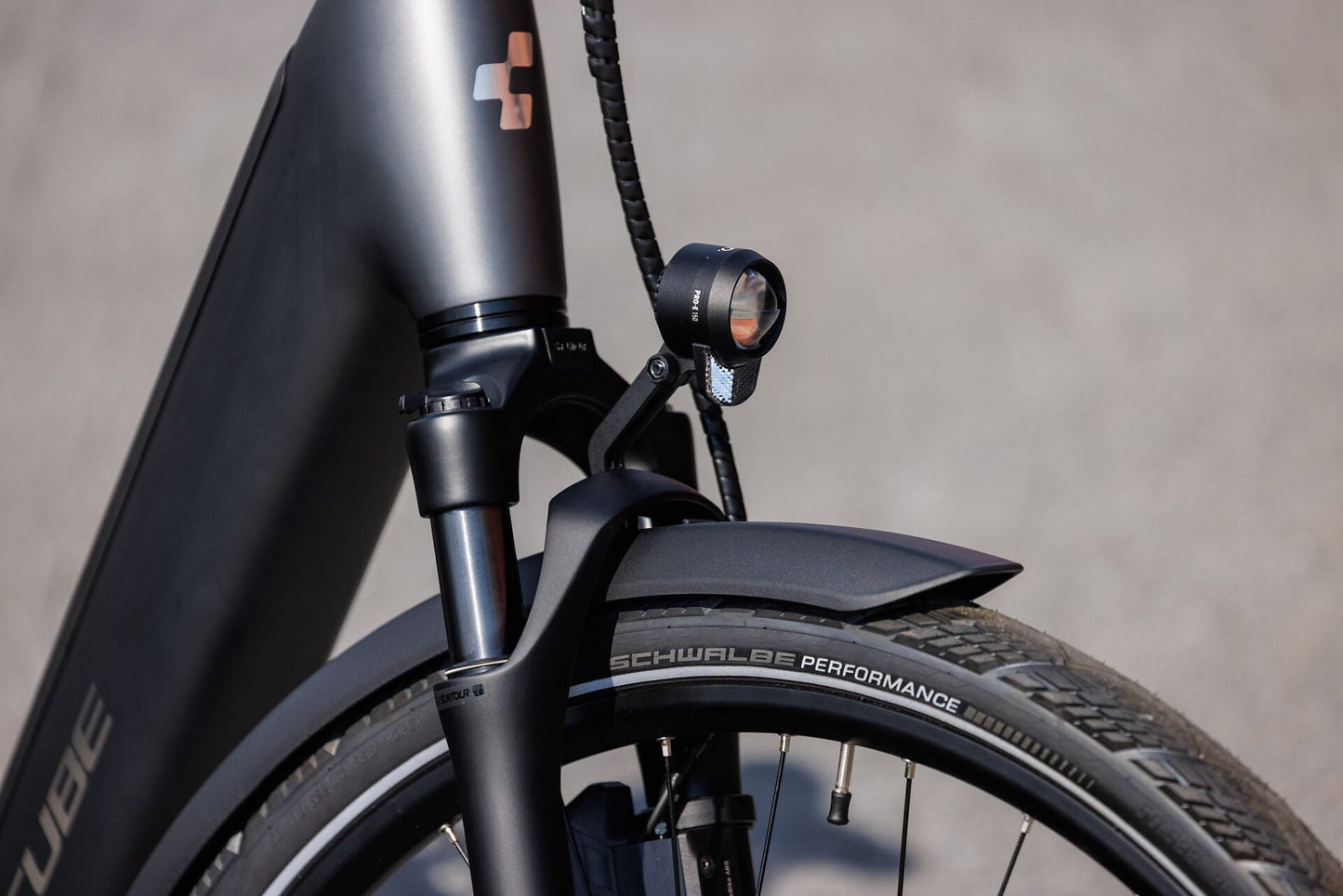 Cube Supreme Hybrid Deluxe SLT 600 slabgrey´n´chrome Easy Entry 2027 – E-Trekkingrad – Detailansicht 1
