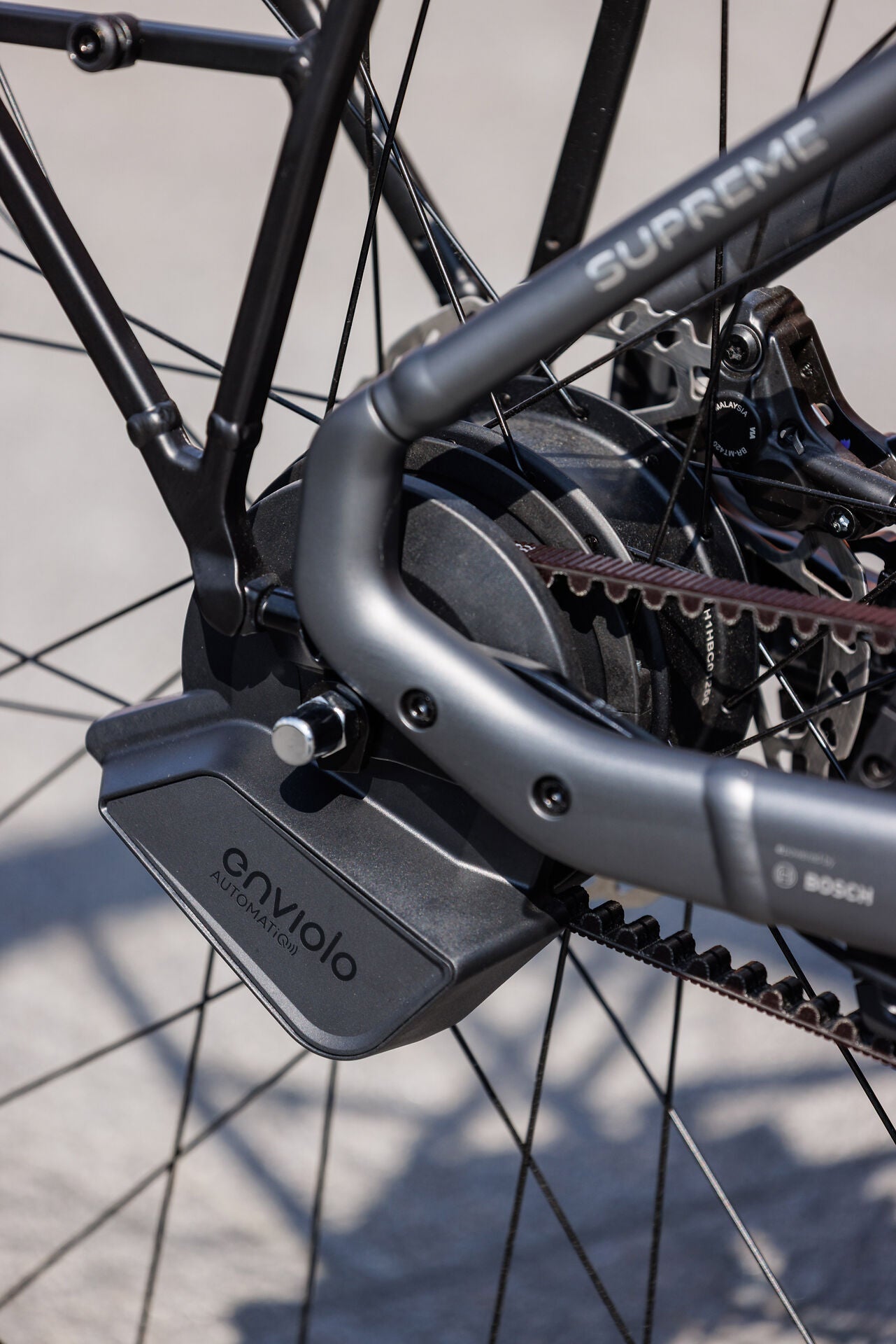 Cube Supreme Hybrid Deluxe SLT 600 slabgrey´n´chrome Easy Entry 2027 – E-Trekkingrad – Detailansicht 8