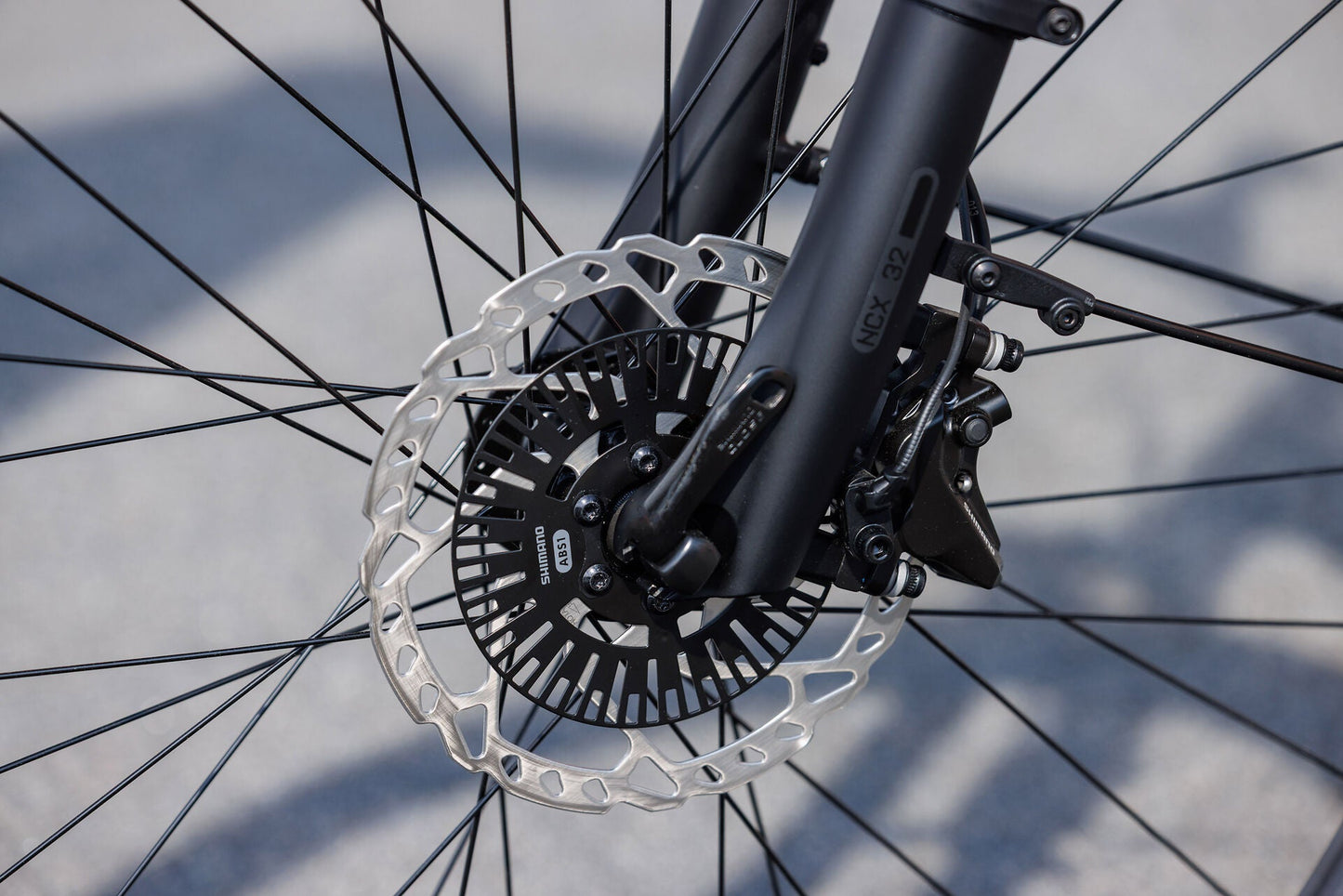 Cube Supreme Hybrid Deluxe SLT 600 slabgrey´n´chrome Easy Entry 2027 – E-Trekkingrad – Detailansicht 9