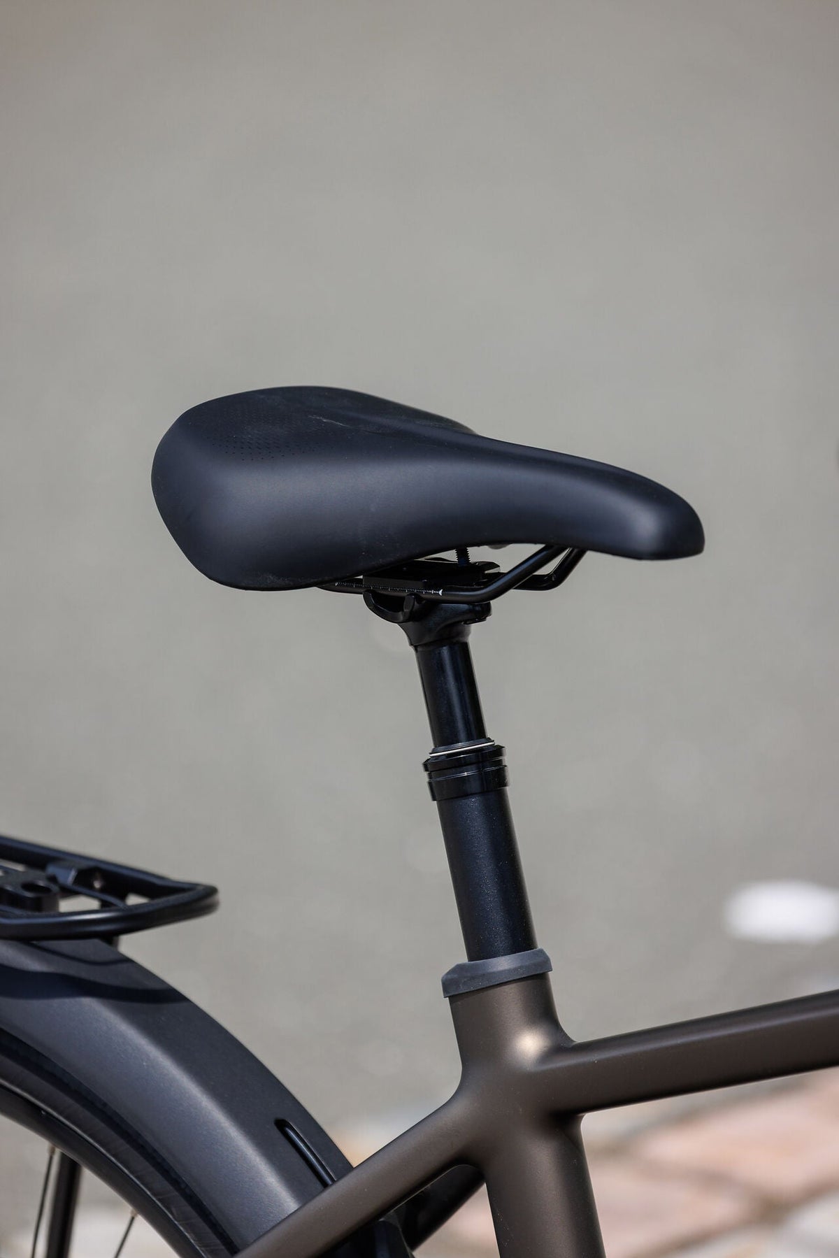 Cube Touring Hybrid Pro 800 metallicumbra´n´black 2027 – E-Trekkingrad – Detailansicht 2