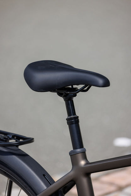 Cube Touring Hybrid Pro 800 metallicumbra´n´black 2027 – E-Trekkingrad – Detailansicht 2