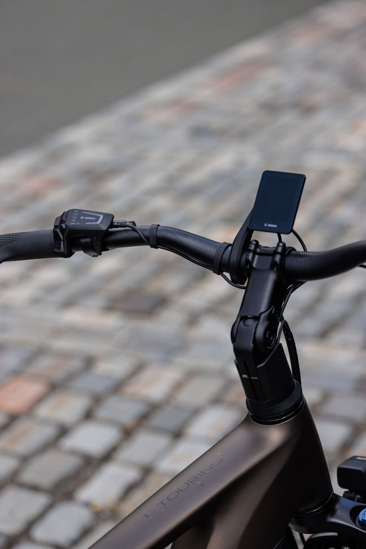 Cube Touring Hybrid Pro 800 metallicumbra´n´black 2027 – E-Trekkingrad – Detailansicht 7