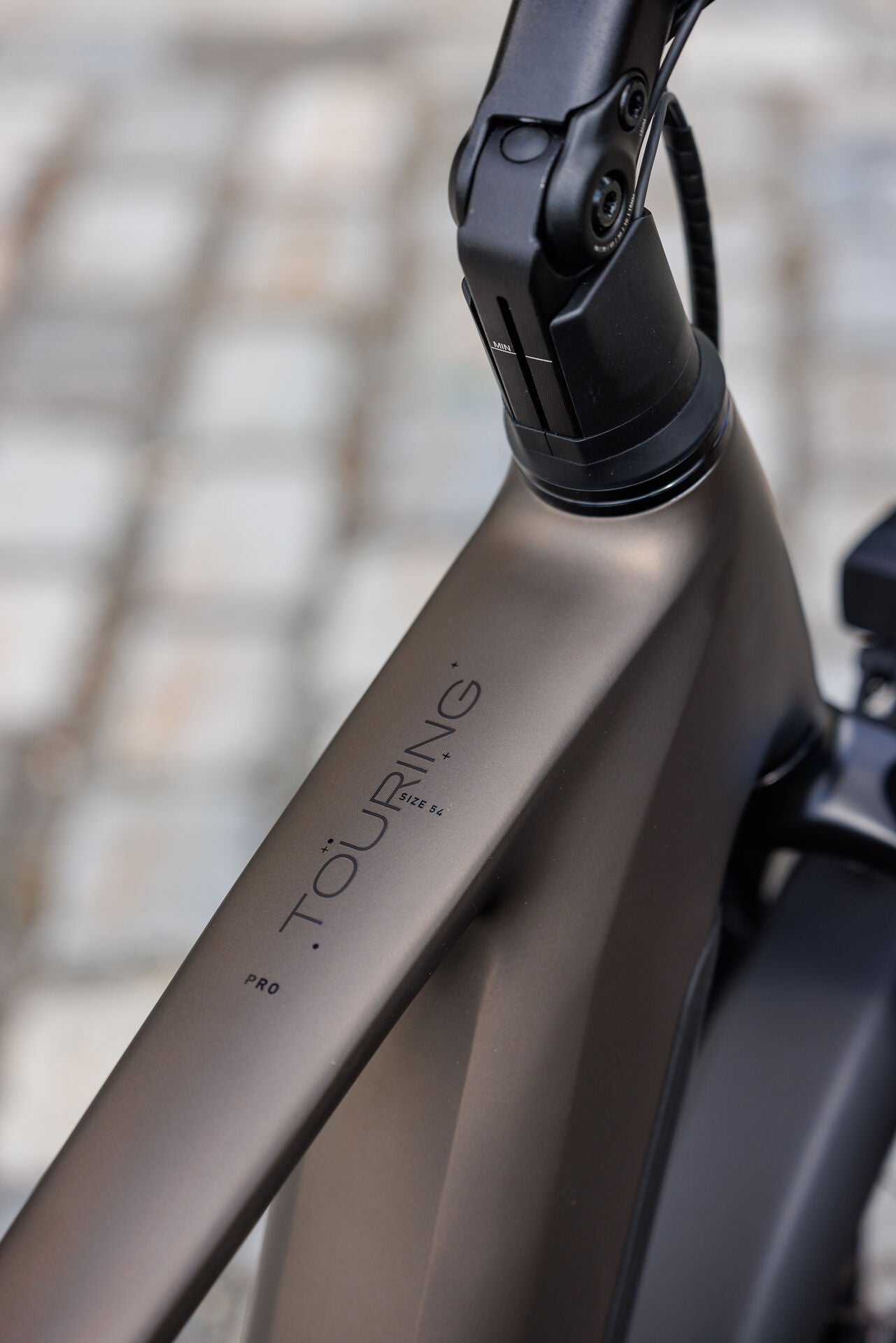 Cube Touring Hybrid Pro 800 metallicumbra´n´black 2027 – E-Trekkingrad – Detailansicht 9