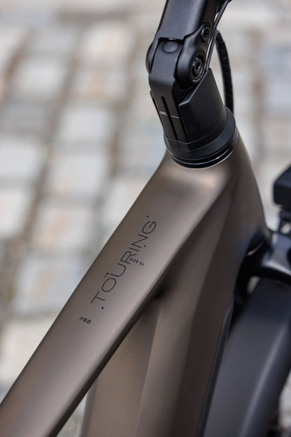 Cube Touring Hybrid Pro 800 metallicumbra´n´black 2027 – E-Trekkingrad – Detailansicht 9
