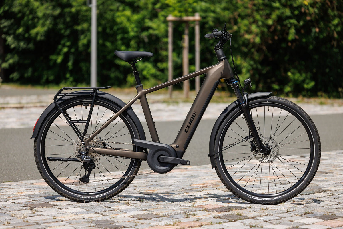 Cube Touring Hybrid Pro 800 metallicumbra´n´black 2027 – E-Trekkingrad – Seitenansicht 1