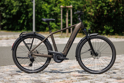 Cube Touring Hybrid Pro 800 metallicumbra´n´black 2027 – E-Trekkingrad – Seitenansicht 1