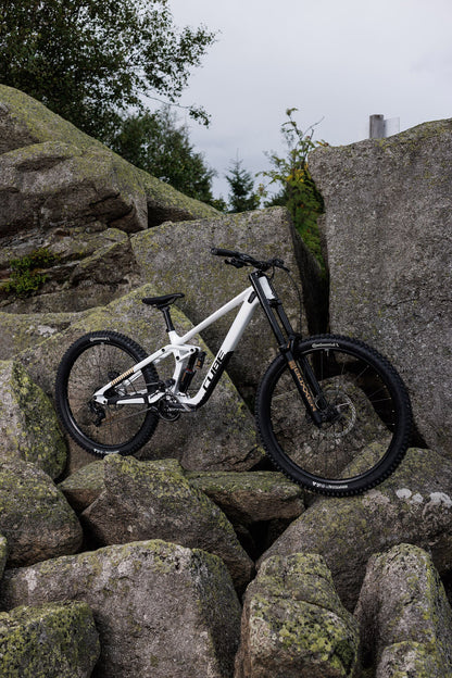 Cube TWO15 Race powdergold´n´black 2027 – Mountainbike Fully – Seitenansicht 3