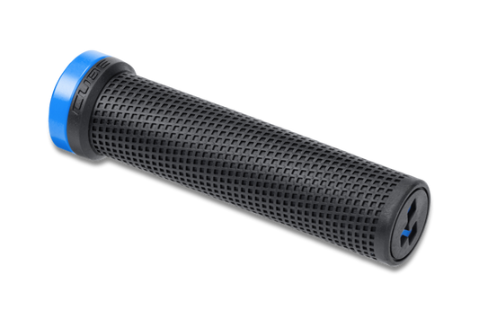Der Cube CUBE Griffe Race SL ist ein schwarzer strukturierter Fahrradlenkergriff mit Alu-Klemmung und einer blauen Endkappe, dargestellt auf einem hellgrauen Hintergrund.